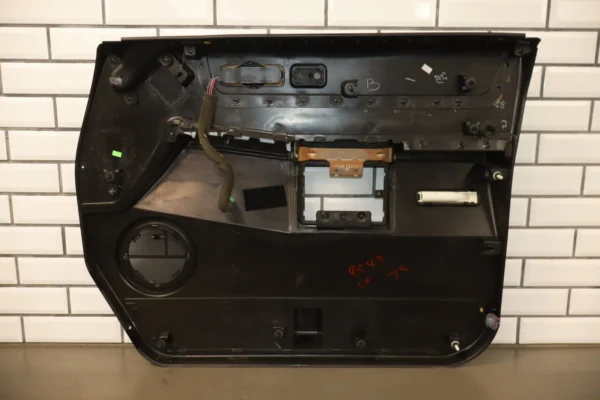 2003-2007-hummer-h2-right-front-door-trim-panel-black-482-15846876-1092773 2003-2007 Hummer H2 - Right Front Door Trim Panel Black 482 15846876