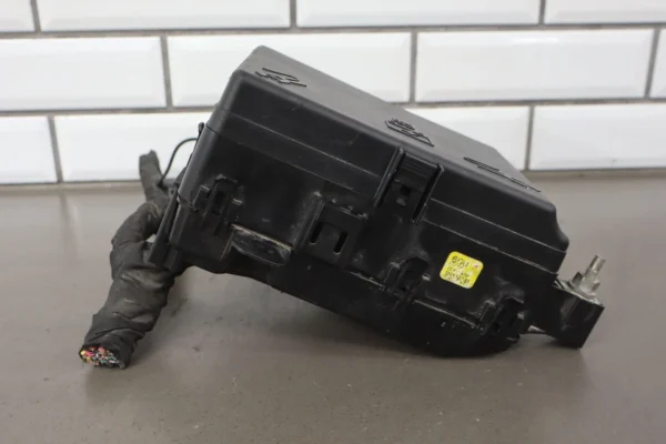 2017 Dodge Challenger Hellcat 6.2L Engine Fuse Box (Cut Harness) 68304818AC