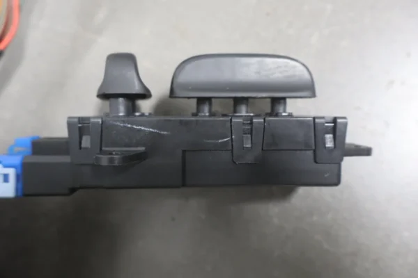 57_01c6bab3-05fb-44c6-b557-8fbedc354c98 2004-2006 Pontiac GTO Passenger Power Seat Track OEM