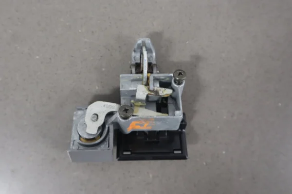 57_0431f626-5b44-47f2-9c3d-00522e6b64bf 2001 Lexus LX470 L Engine Computer/ ECU