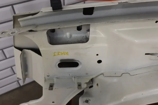 02-06 Cadillac Escalad Front Right RH OEM Bare Fender (White Diamond 98U) Notes