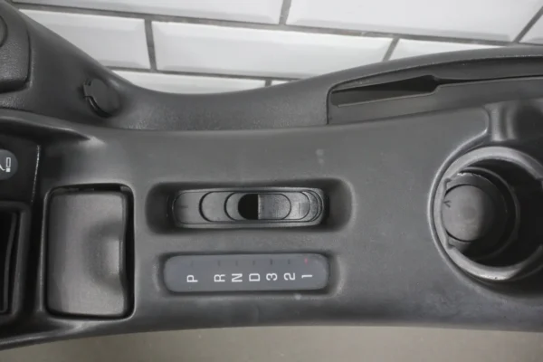 57_0b2cfc25-72bc-4b7a-867e-ca493924bd7d 1997-2002 Pontiac Firebird- Centre Console, W/ Lid Automatic Transmission