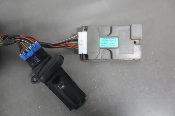 57_0ecbadda-8bb7-4548-a5e2-e994fba75132 2004-2006 Pontiac GTO Passenger Power Seat Track OEM