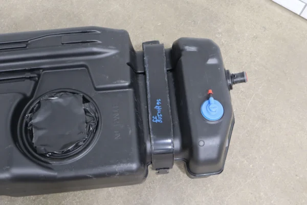 57_102015cf-5b15-49df-830b-f758b0e0a4d0 04-08 Hummer H2 OEM 32 Gallon Gasoline Fuel Tank (No Pump)