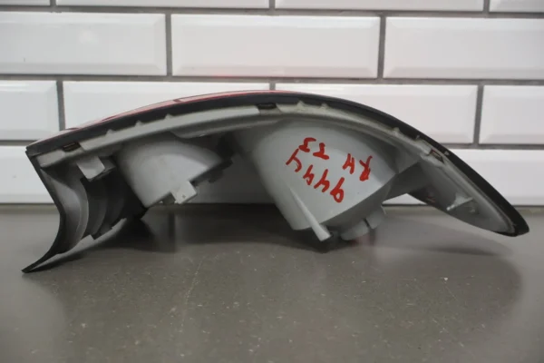 57_102bac99-d27f-4f98-a9ba-8c302810ee43 2004 Pontiac GTO Right Tail Light 92146793 OEM