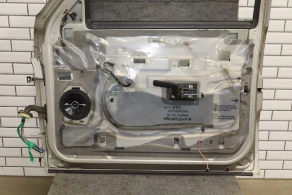 57_165ba9ff-ca45-4e81-b8d9-dc491c2faa6e 99-07 Chevy GMC Truck SUV GMT800 Right Front Door