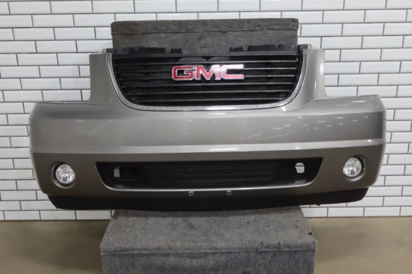 57_1a2f49cc-9e85-4f29-9e08-c6f921ab97fe 2008-2014 GMC Yukon SLT Front Bumper Steel Gray Metallic 16U