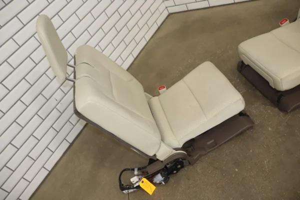 57_21d29d96-2453-4773-b76a-bb216e3bd3a4 10-13 Lexus GX460 Pair LH&RH Leather Rear 3rd Row Seats Manual Folding