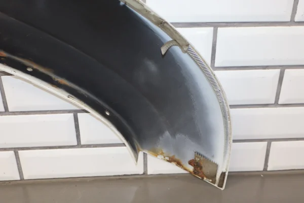 57_2a141da7-a098-4e1c-9014-3aededd20876 2009 Chevrolet Suburban 1500 Z71 Left Fender Molding OEM