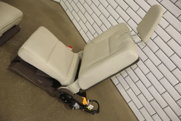 57_3410d698-cd26-4373-aa40-77d1933dc582 10-13 Lexus GX460 Pair LH&RH Leather Rear 3rd Row Seats Manual Folding