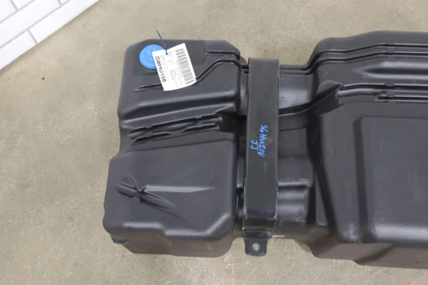 57_3662bcab-4e3e-4673-aa53-d8d09714356c 04-08 Hummer H2 OEM 32 Gallon Gasoline Fuel Tank (No Pump)