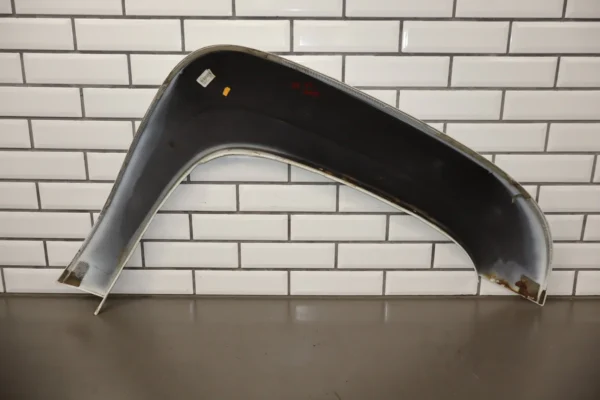57_419e17db-1761-4bac-8fed-a318f9aa8962 2009 Chevrolet Suburban 1500 Z71 Left Fender Molding OEM