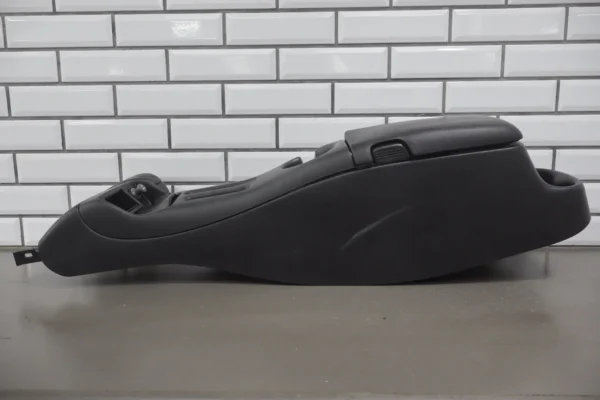 57_43e28d5a-7503-461a-9130-7ce7841fd62a 1997-2002 Pontiac Firebird- Centre Console, W/ Lid Automatic Transmission
