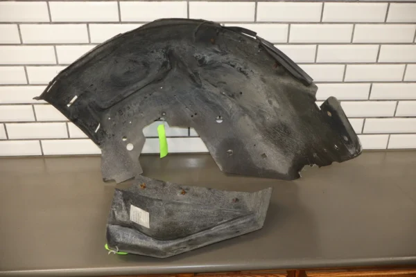 57_44a5ef16-db0f-4888-873c-4f860070cf0a 2001 Dodge Viper Left Front Inner Fender Liner OEM *Damaged*
