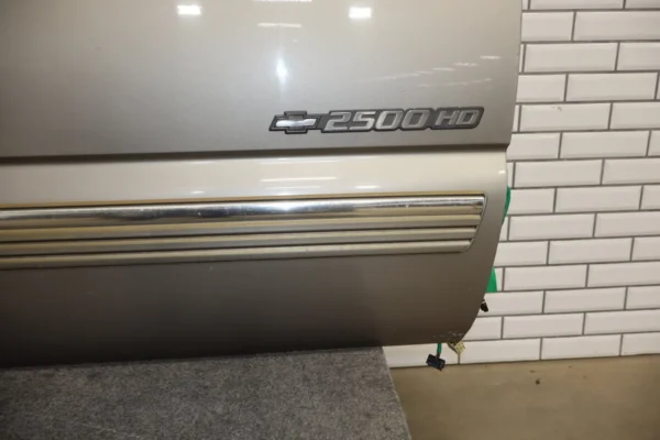 57_511d8dd9-b5d4-4254-9eb9-1d322f6b26f5 - Copy 99-07 Chevy GMC Truck SUV GMT800 Right Front Door