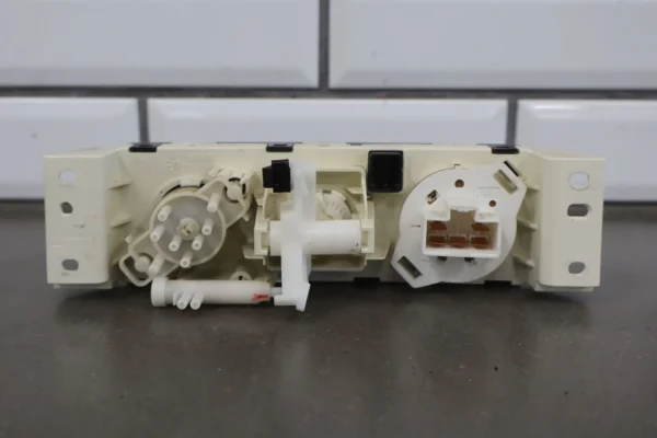 57_520e8f3c-6474-4a60-845a-d227dcf5fe31 2004-2006 Pontiac GTO- Climate Control