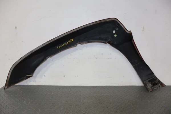 57_5660105c-4101-44f3-afd8-fba893c0b9bd 02-06 Cadillac Escalade Front Right RH OEM Fender Flare Moulding (Redfire 72U)