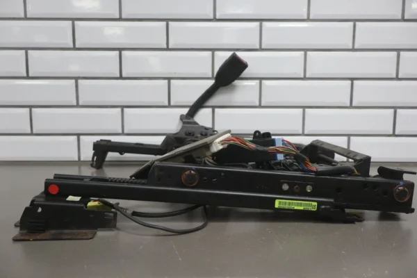 57_681bde59-165f-4783-a581-e4ca93387012 2004-2006 Pontiac GTO Passenger Power Seat Track OEM