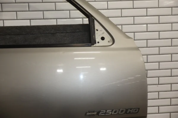 57_6f7d83bb-359b-44a0-95c9-4d2bb91a81ba 99-07 Chevy GMC Truck SUV GMT800 Right Front Door