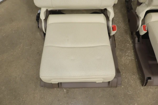 57_6fc0e93d-6291-4b52-b1dc-a092d40b44ad 10-13 Lexus GX460 Pair LH&RH Leather Rear 3rd Row Seats Manual Folding