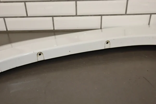 57_760e05f9-e3fa-49fa-8c36-30be357ffb60 2009 Chevrolet Suburban 1500 Z71 Left Fender Molding OEM