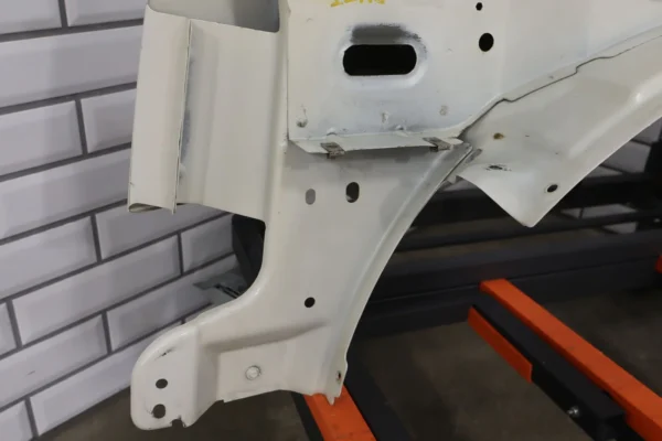 02-06 Cadillac Escalad Front Right RH OEM Bare Fender (White Diamond 98U) Notes