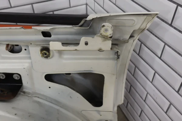 02-06 Cadillac Escalad Front Right RH OEM Bare Fender (White Diamond 98U) Notes