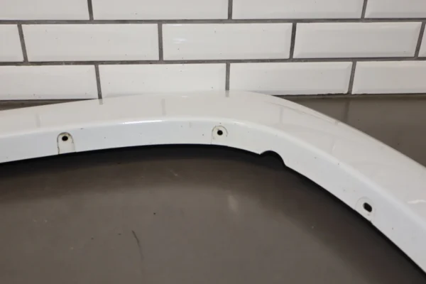 57_89bd8a49-45eb-4314-8d86-bc70f65f23fc 2009 Chevrolet Suburban 1500 Z71 Left Fender Molding OEM