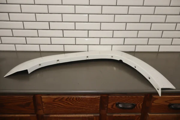 57_8fc00ca7-cbb7-4672-844e-d644c83fd3a6 2009 Chevrolet Suburban 1500 Z71 Left Fender Molding OEM