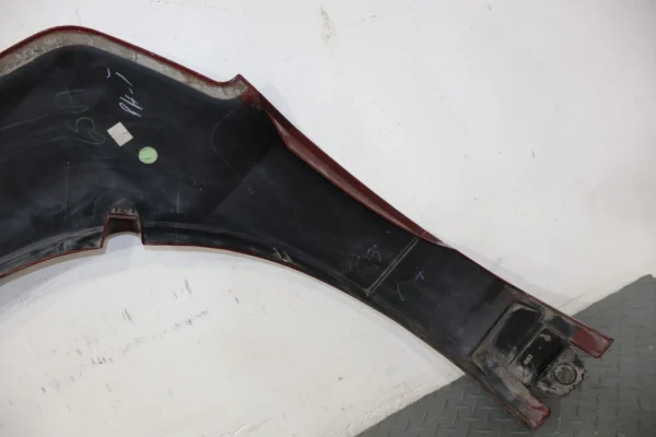 57_93f80bcb-7bbb-453d-b6ad-c4f8ce18f783 02-06 Cadillac Escalade Front Right RH OEM Fender Flare Moulding (Redfire 72U)