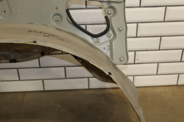 57_9ebf1538-eb82-417a-8753-514c264ba214 1995 Buick Roadmaster Left Front Inner Fender Liner OEM