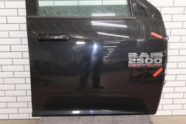 57_9fc29fa6-a524-4b29-8847-851b5d2268a5 10-18 Ram 2500 4th Gen Mega Cab Front Right RH Door (Brilliant Black PXR)