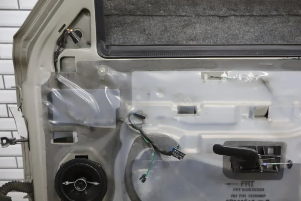 57_af3c7719-1753-4f7f-bfbd-c9c1358ec83b 99-07 Chevy GMC Truck SUV GMT800 Right Front Door