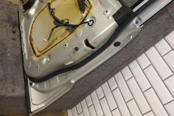 57_af8c6816-58eb-4a76-b9a8-69825efbccbb 2003-2009 Lexus GX470 Front Right Passenger Door W/Glass