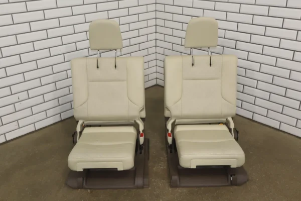 57_c3f9c762-ac0c-4349-9467-ec4c68bb93dd 10-13 Lexus GX460 Pair LH&RH Leather Rear 3rd Row Seats Manual Folding