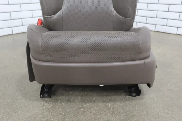 57_c5fb6888-d8fa-4b82-8faa-3b7e1b712da7 2010-2013 Lexus GX460 Left Driver Front Power Leather Bucket Seat *Torn*
