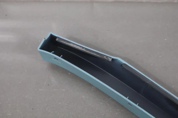 57_c762dbc5-3f57-4a0c-a8de-76c2c792698f 2003-2009 Hummer H2 Right RH Front Fender Flare Moulding OEM