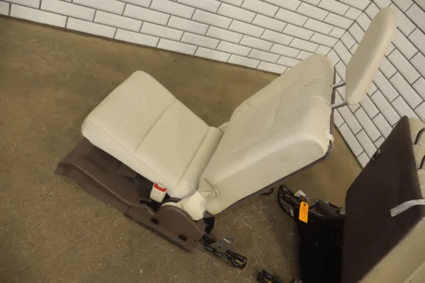 57_ca7b7d82-f433-4d59-86a3-2a40bfeada8b 10-13 Lexus GX460 Pair LH&RH Leather Rear 3rd Row Seats Manual Folding