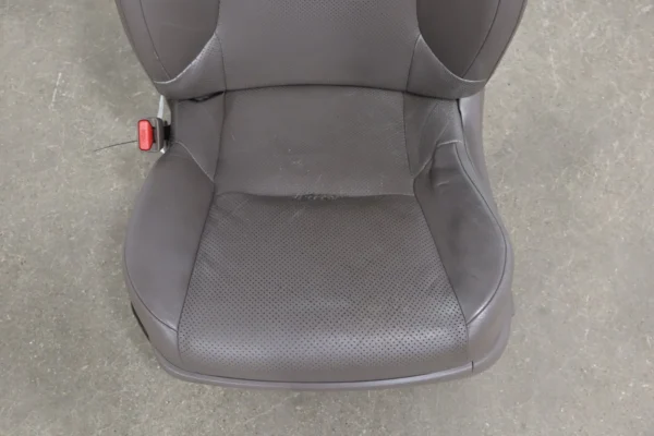 57_d7bdb233-56df-45a1-b16a-9151654bac25 2010-2013 Lexus GX460 Left Driver Front Power Leather Bucket Seat *Torn*