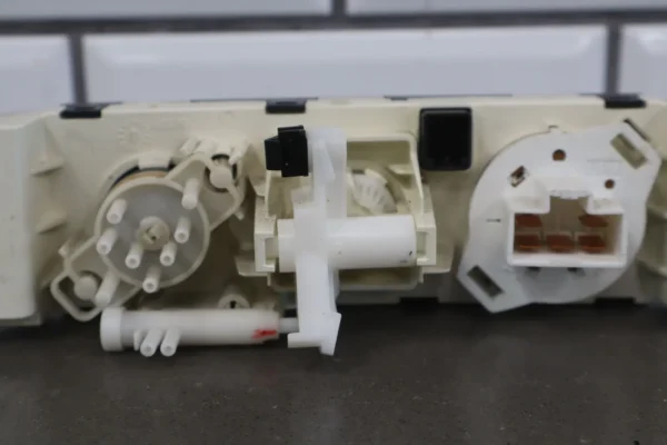 57_d9c7f656-0408-4235-bd55-5916dd39c175 2004-2006 Pontiac GTO- Climate Control