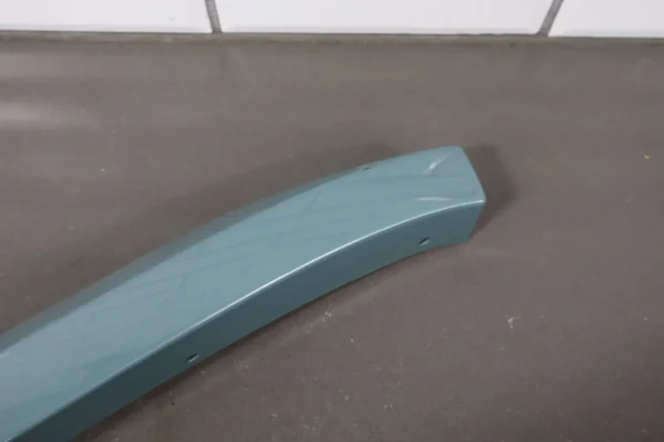 57_e3e6b300-a1fe-4148-8a0e-af81e93a0bd2 2003-2009 Hummer H2 Right RH Front Fender Flare Moulding OEM