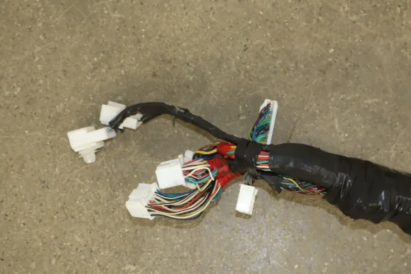 57_e63c2224-c50b-41e4-8281-bdeb43bf63b9 05/2005-2007 Toyota Land Cruiser 4.7L V8 2UZFE Engine Wiring Harness