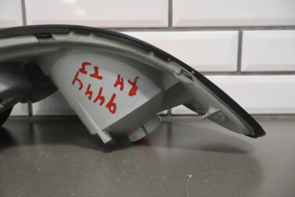57_e7d91c65-e55c-45b5-8ad3-eac114ddef7c 2004 Pontiac GTO Right Tail Light 92146793 OEM
