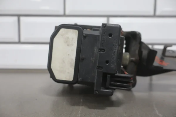 57_e8e88bfa-ae7f-46c4-b80b-ff5df25c37ae 2000 Pontiac Firebird ABS Brake Unit OEM