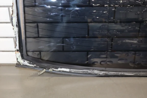 57_e8ef83f5-4f14-41a9-8d31-ae349558abb0 2004-2006 Pontiac GTO Back Window