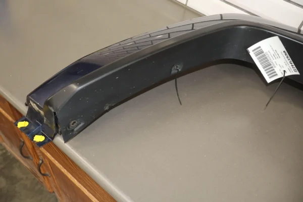57_e9104643-0ba7-4c5e-a6ba-8ef6bb07c2ec 06-10 Hummer H3 Right RH Front Fender Flare Molding Trim Midnight Blue 37U