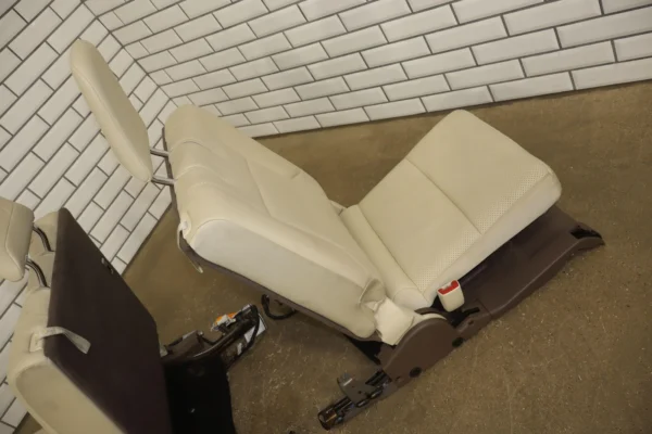 57_eaad5d30-50b8-4534-bffd-8ed5c00e1d8c 10-13 Lexus GX460 Pair LH&RH Leather Rear 3rd Row Seats Manual Folding
