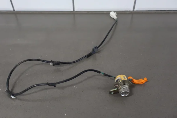 57_f443b5e3-1a47-45ed-a91d-3a3f46bd984d 2001 Lexus LX470 L Engine Computer/ ECU