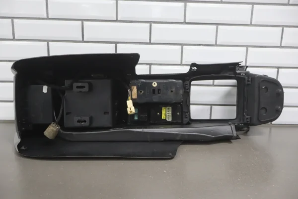 57_f859ed98-23c3-47de-898d-8b4ee486923c 2004-2006 Pontiac GTO - Centre Console Shifter Bezel W/ Window Switch