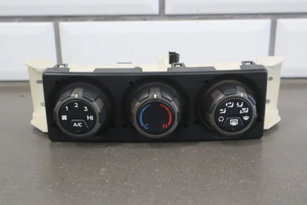 57_f9e89733-784c-4f3a-a09a-6f38e1ecfc0b 2004-2006 Pontiac GTO- Climate Control